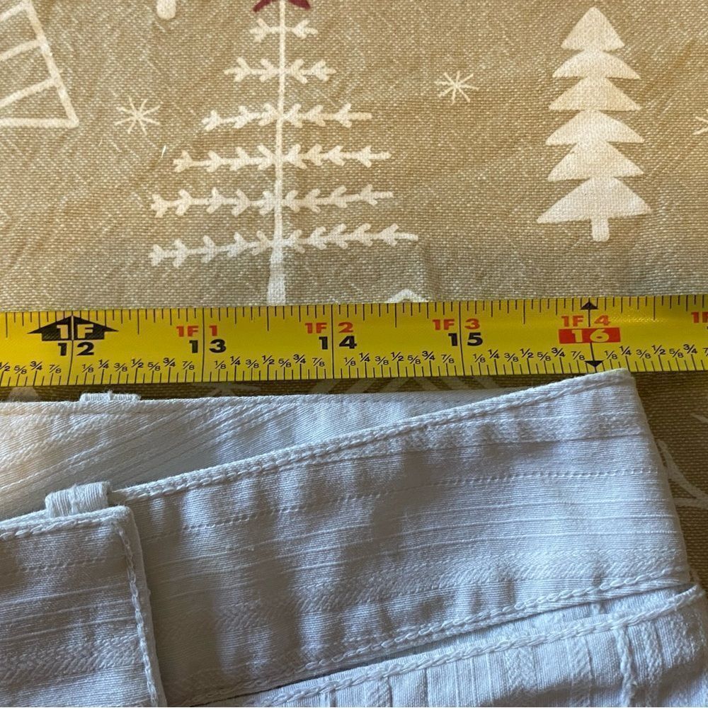 Max Studio White Shorts, size 10. (D12) - Picture 6 of 6